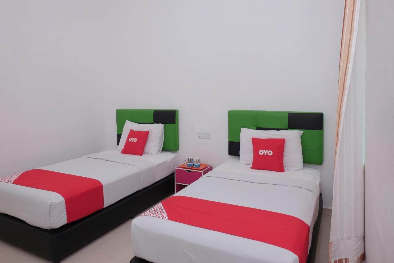 Oyo 90005 Dc Villa Guest House Kuala Rompin Exterior foto