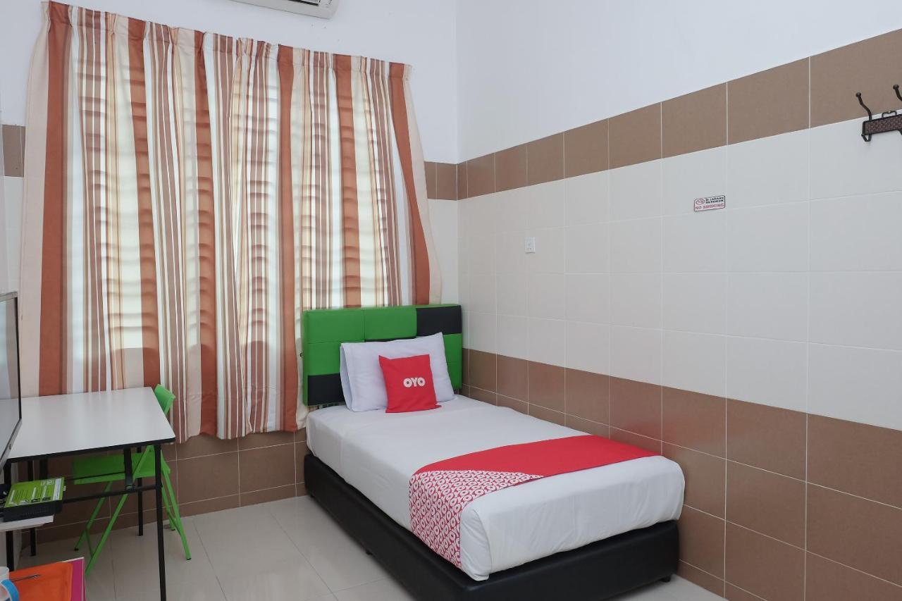 Oyo 90005 Dc Villa Guest House Kuala Rompin Exterior foto