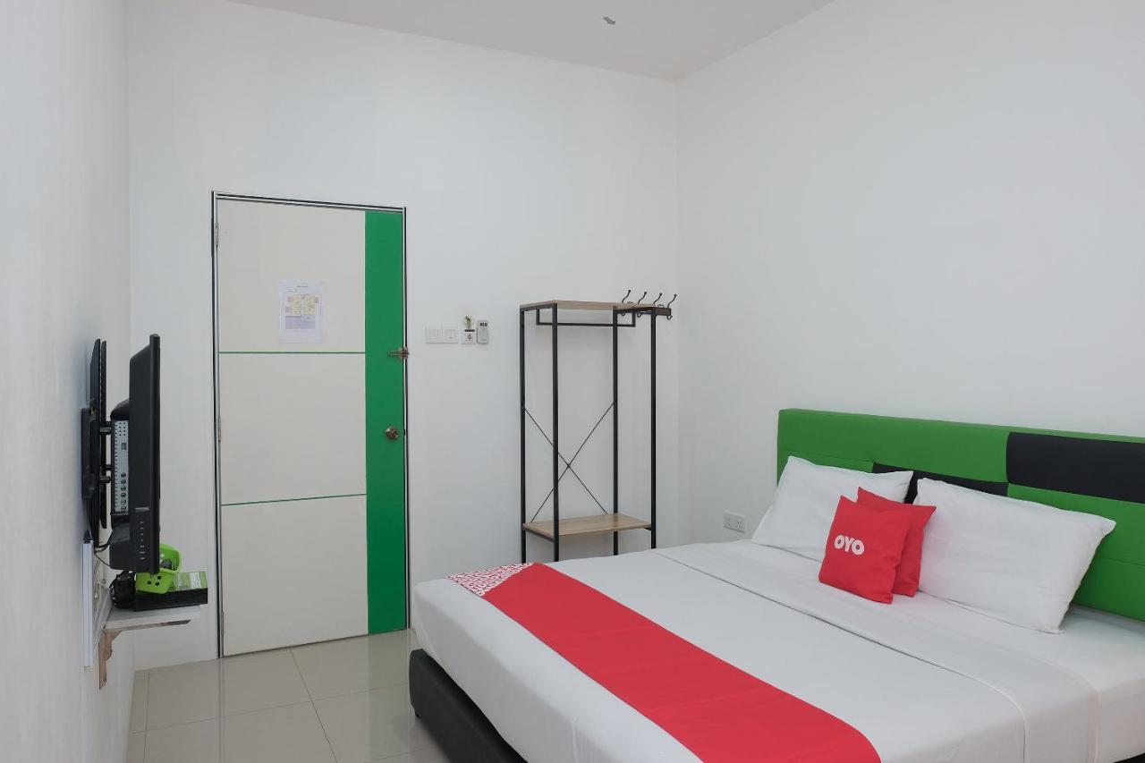 Oyo 90005 Dc Villa Guest House Kuala Rompin Exterior foto