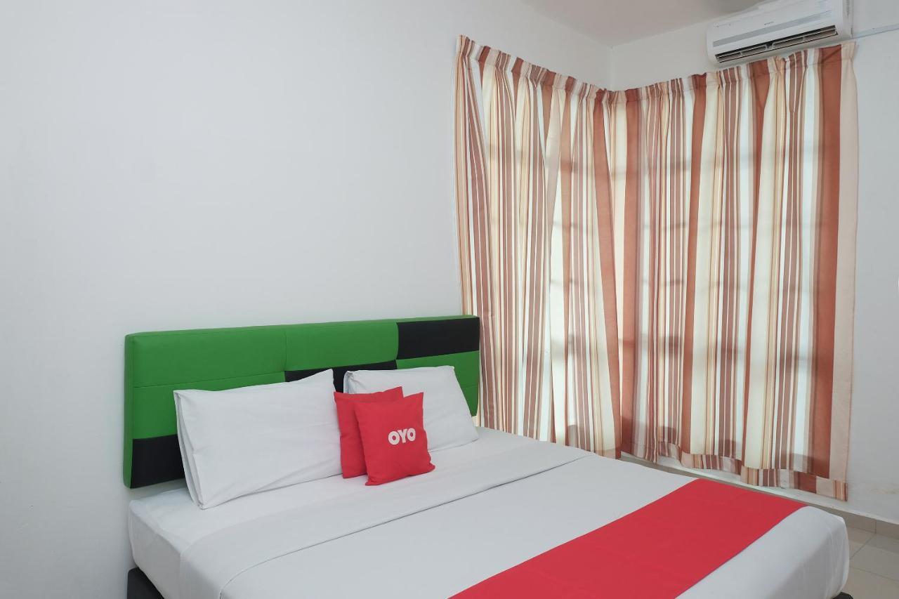 Oyo 90005 Dc Villa Guest House Kuala Rompin Exterior foto